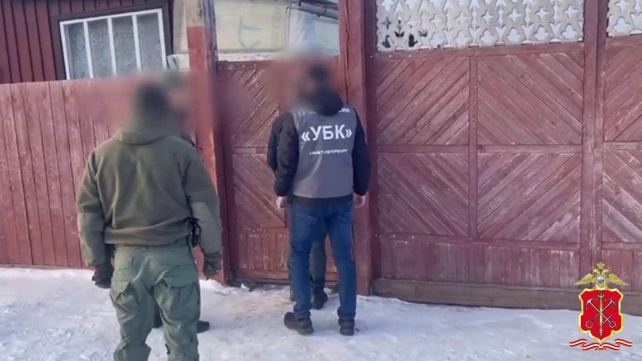 Полицейские Санкт-Петербурга задержали предполагаемых посредников телефонных мошенников
