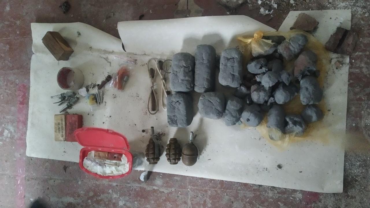 В Херсонской области правоохранители обнаружили в домовой печи схрон с боеприпасами