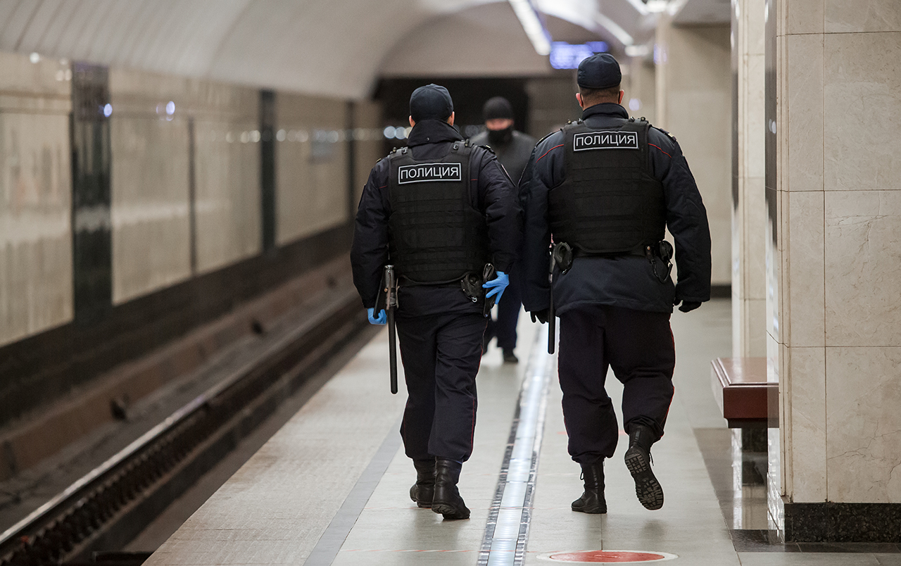 Пассажир, ударивший работницу службы безопасности метро Москвы, стал фигурантом уголовного дела