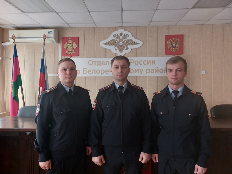 В Краснодарском крае сотрудники ППСП помогли эвакуировать людей во время пожара в общежитии