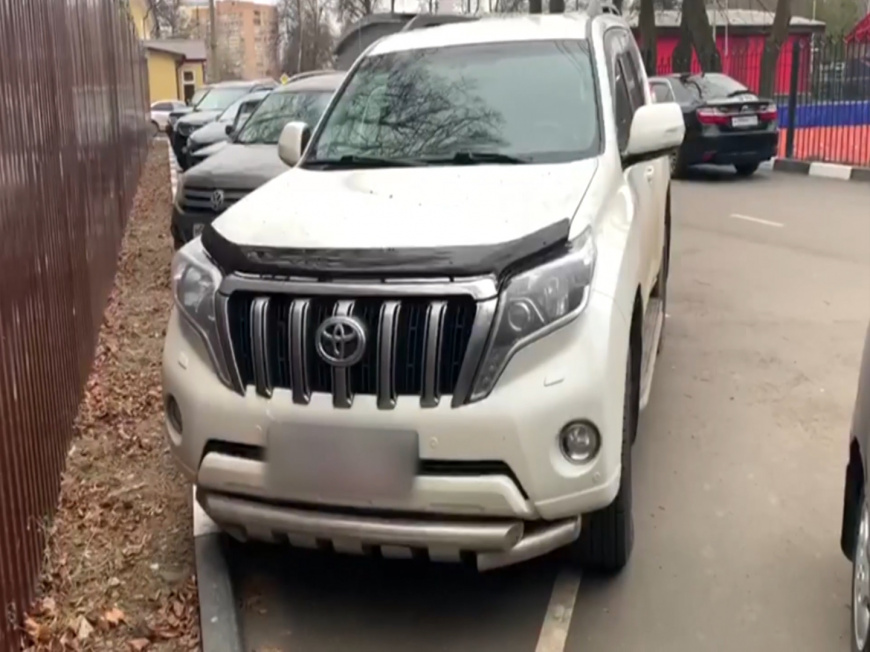 Полицейские вернули владельцам угнанный внедорожник
