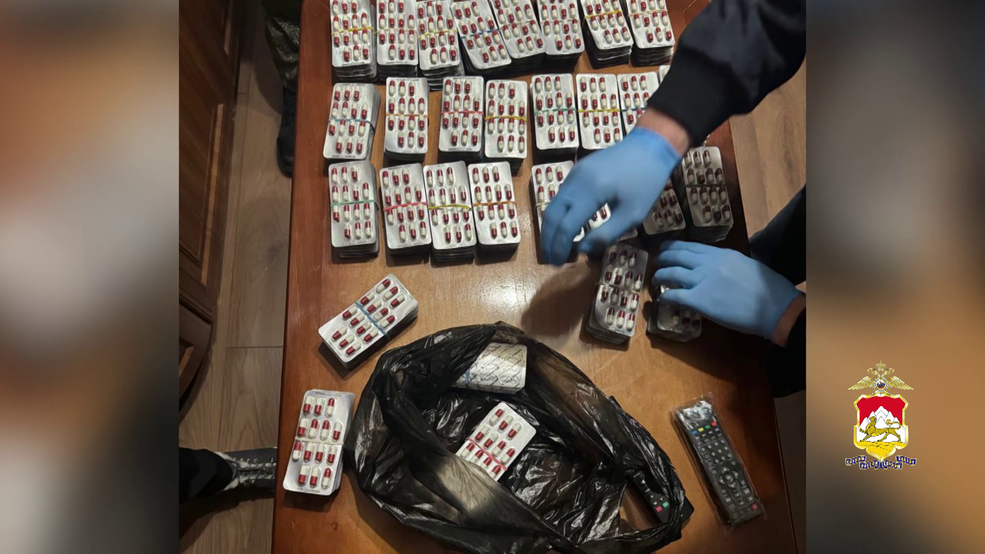 За сбыт сильнодействующих веществ полицией Алании задержаны восемь участников организованной группы