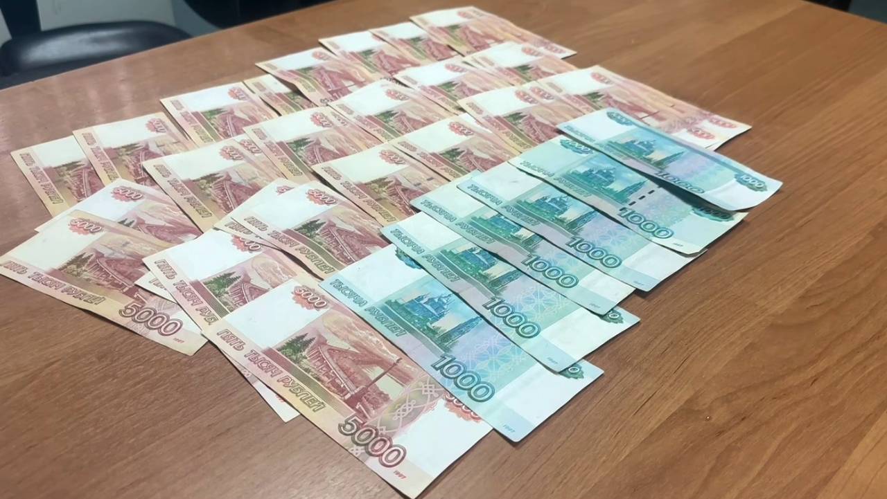 Лжепродавца смартфона и его сообщника по подозрению в ограблении покупателя задержала полиция Москвы