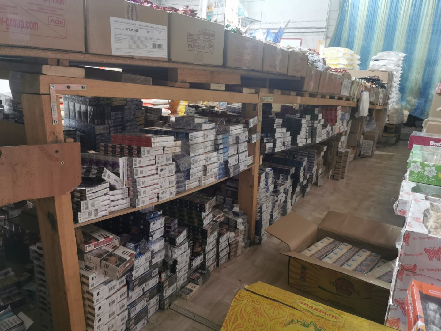 Полицейскими Югры пресечена продажа контрафактных сигарет в торговых точках Сургута