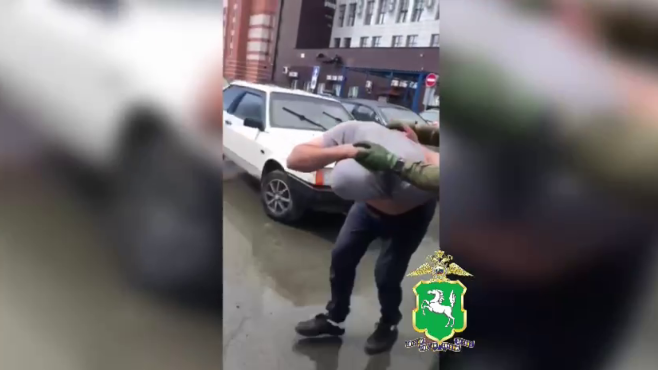 Полицией Томска задержан мигрант, который изменил персональные данные и незаконно пересёк границу РФ