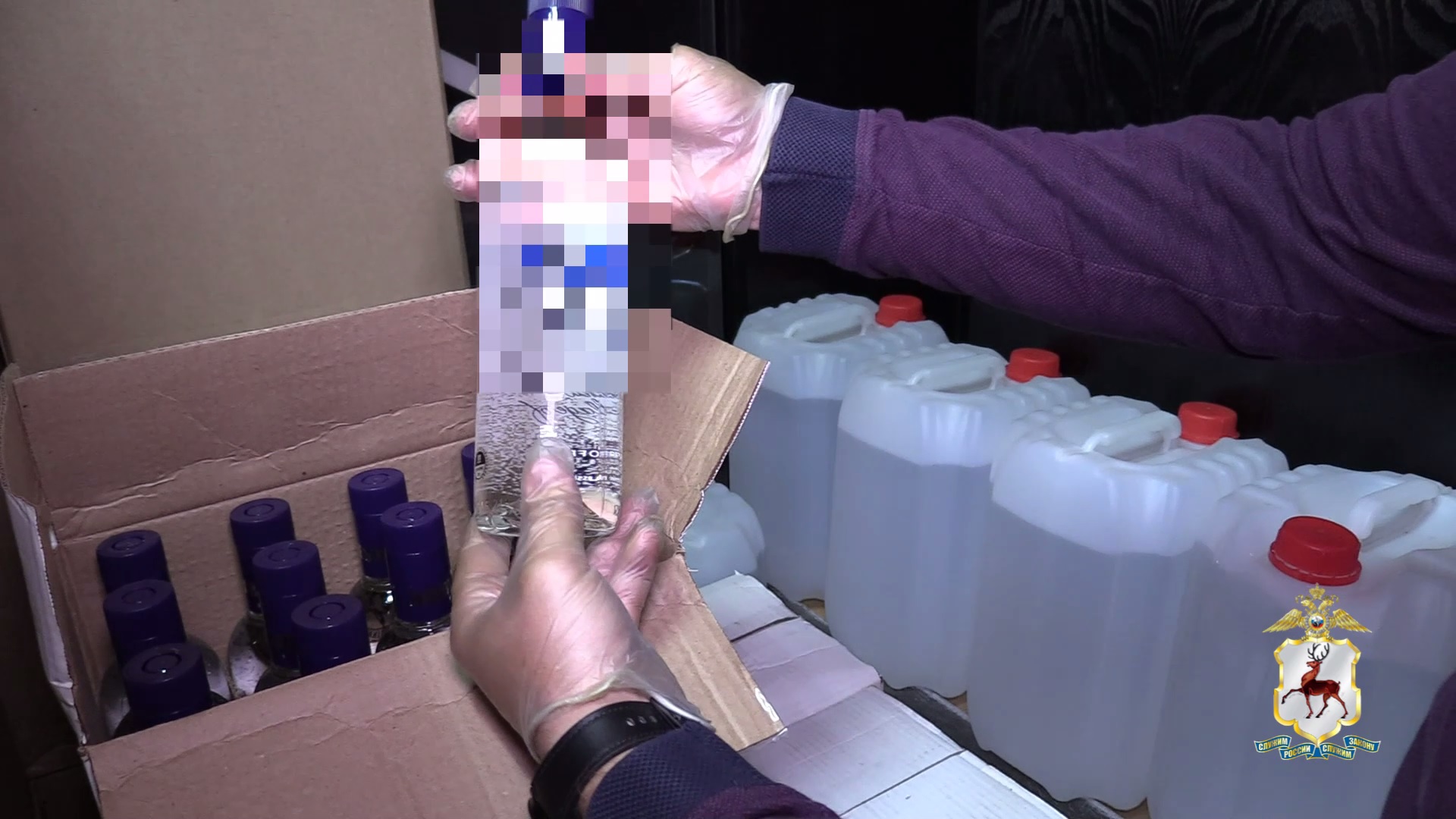 Нижегородские полицейские изъяли более 22 тысяч бутылок алкогольной продукции без маркировки