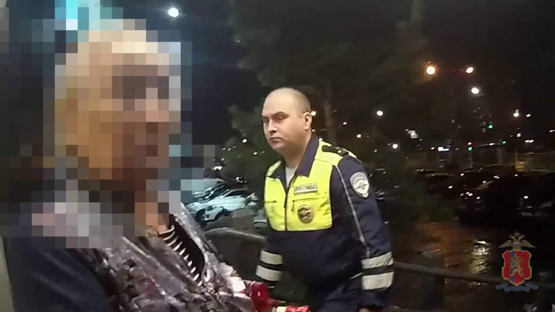 В Красноярске сотрудники Госавтоинспекции уберегли пенсионерку от перевода денег мошенникам