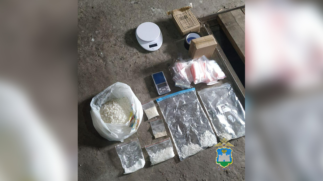 В Орловской области полицейские изъяли у наркозакладчика свыше 1,2 кг «синтетики»