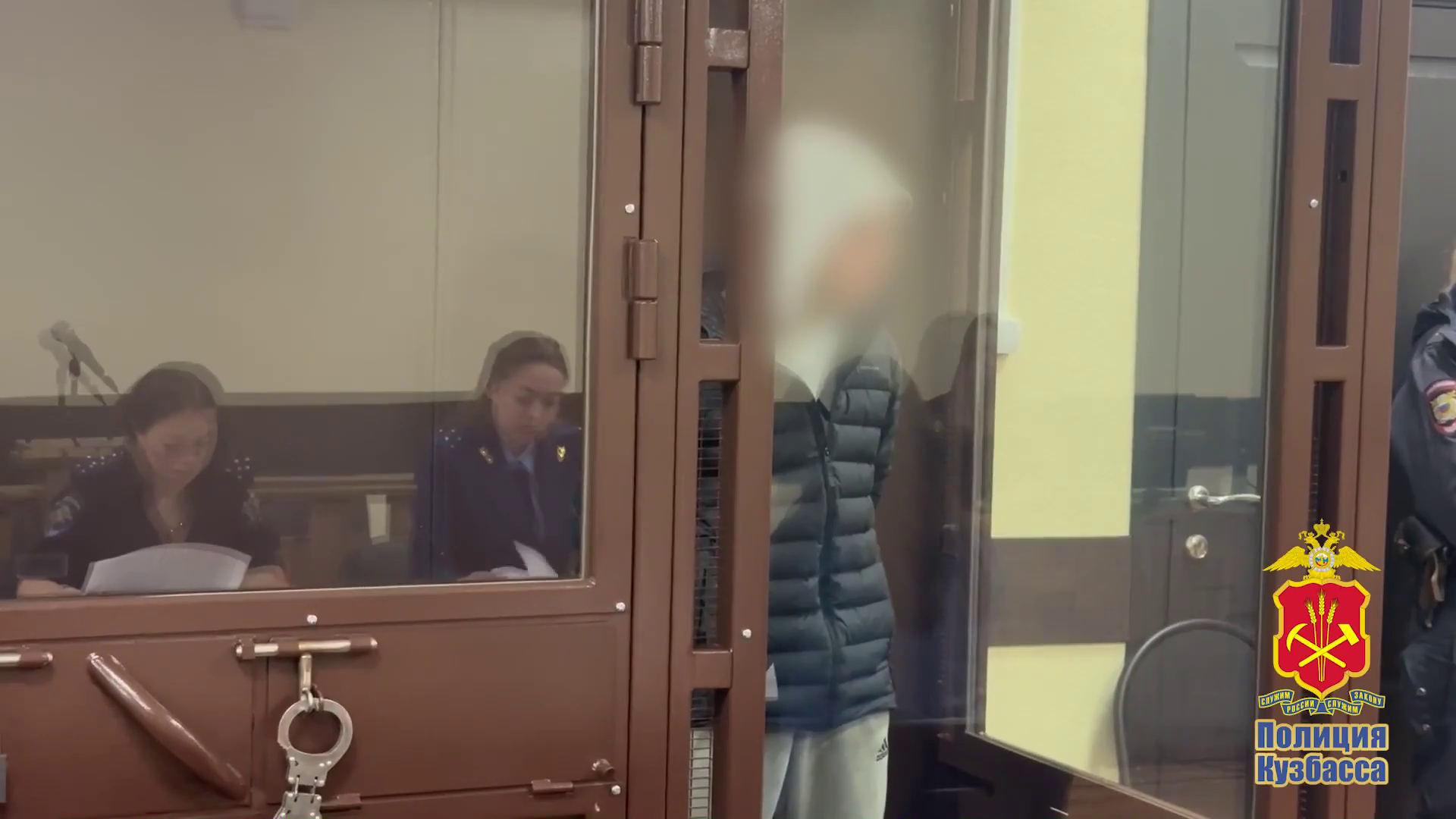 В Кузбассе заключены под стражу курьеры аферистов, похитивших у вдовы участника СВО 16 млн рублей
