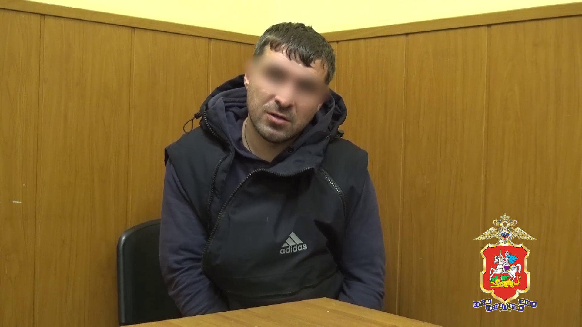В Подмосковье задержан курьер онлайн-аферистов, забравший свыше 1 млн рублей у трёх пенсионерок