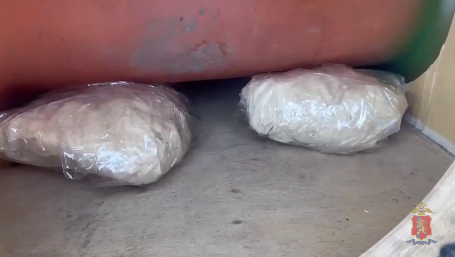 Красноярская полиция задержала мужчину, привёзшего в край порядка 5 кг синтетического наркотика для сбыта