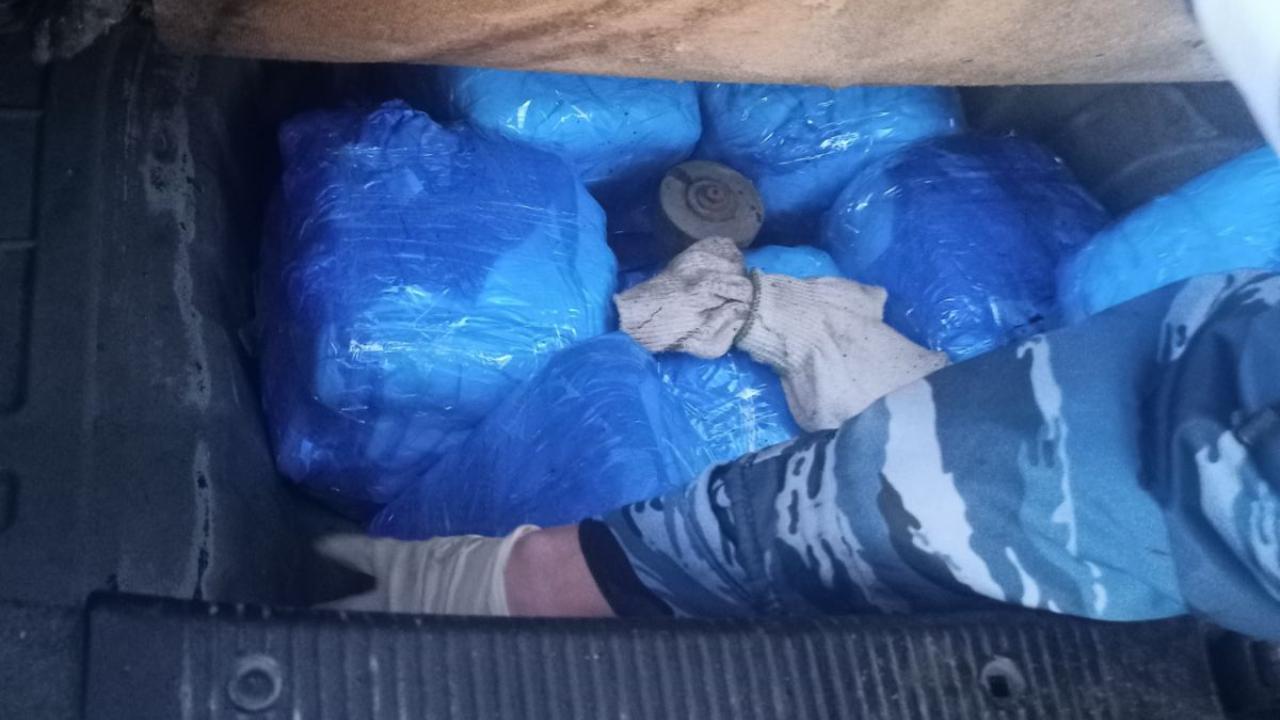В Самарской области полицейские изъяли из двух машин 7 кг «синтетики»