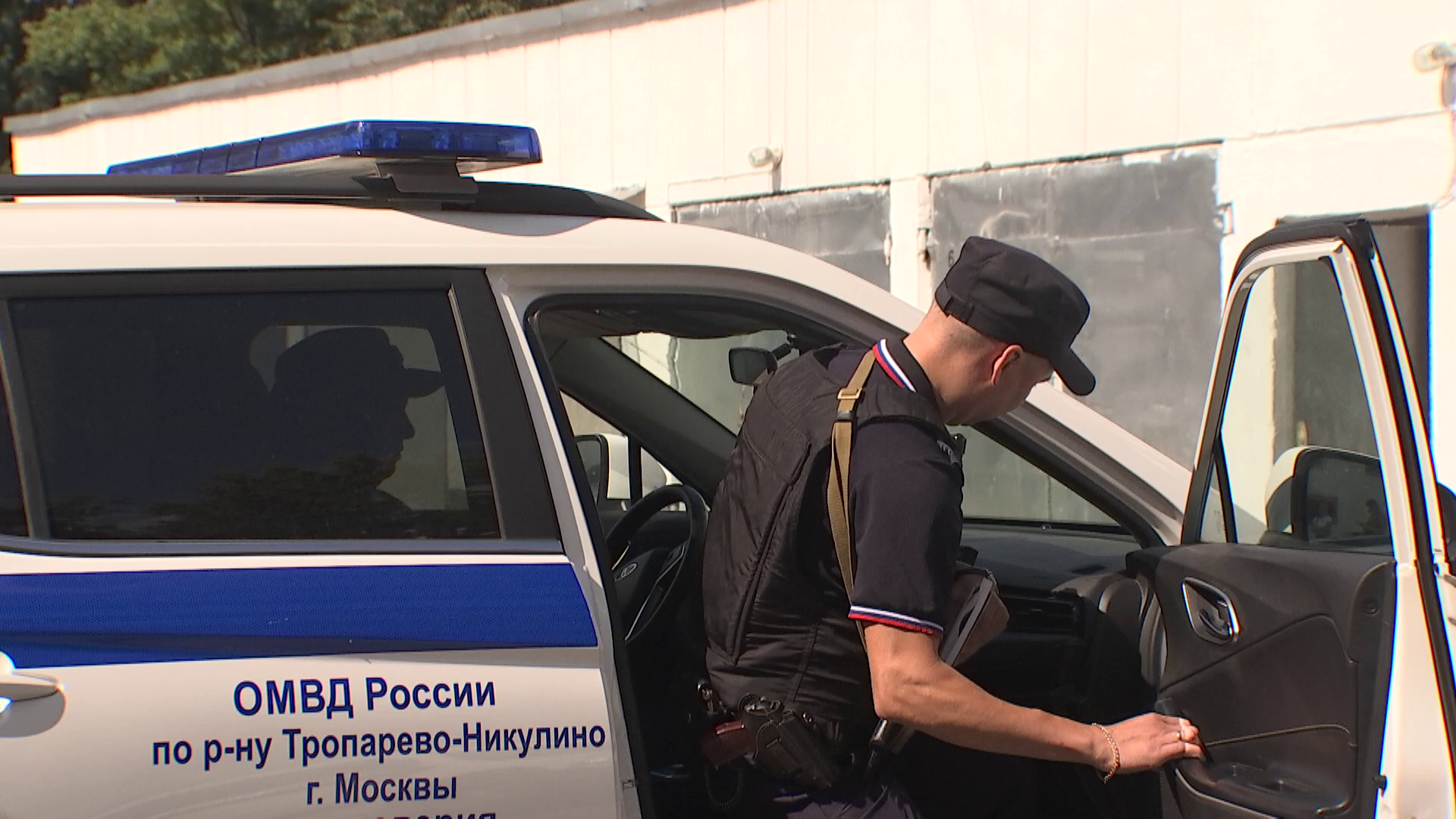 Москвич, напавший с оружием на семейную пару из-за места на парковке возле его дома, заключён под стражу