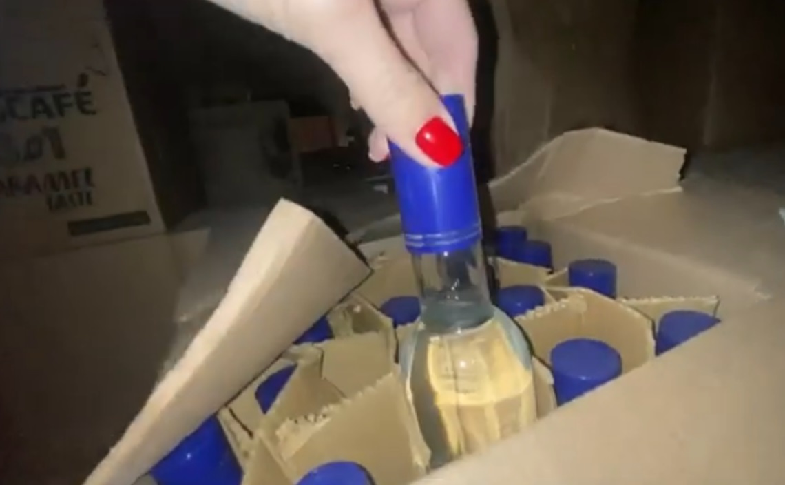 В Югре возбуждены дела об обороте контрафактного алкоголя под видом известных брендов