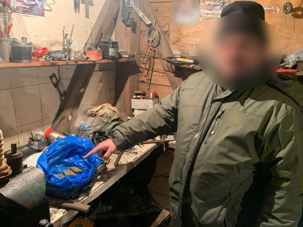Житель Северо-Курильска ответит в суде за хранение в своём гараже арсенала времён Второй мировой войны