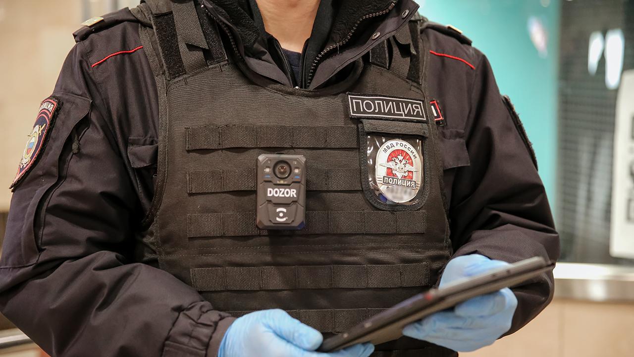 Полицией Санкт-Петербурга проводится проверка по факту конфликта в вагоне метро