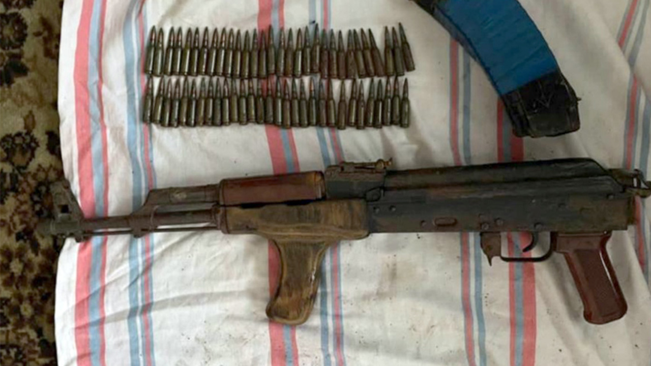 Во Владикавказе транспортные полицейские изъяли из незаконного оборота огнестрельное оружие и боеприпасы