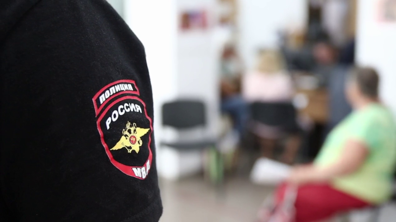 Сотрудники полиции вычислили группу лжесантехников, обманувших 91-летнюю бабушку из Москвы