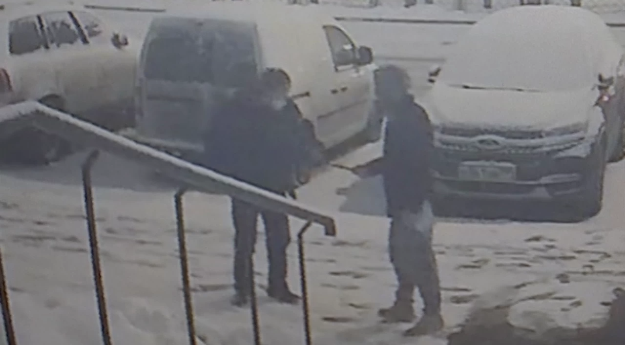 Сотрудники полиции в Солнцево задержали подозреваемых в разбойном нападении на курьера