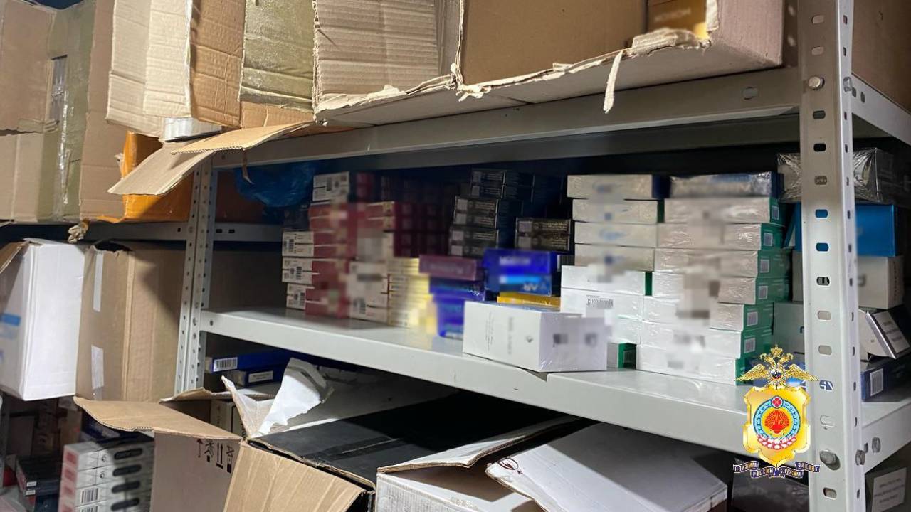 Супружеская пара из Калмыкии уличена полицией в хранении и продаже немаркированных сигарет