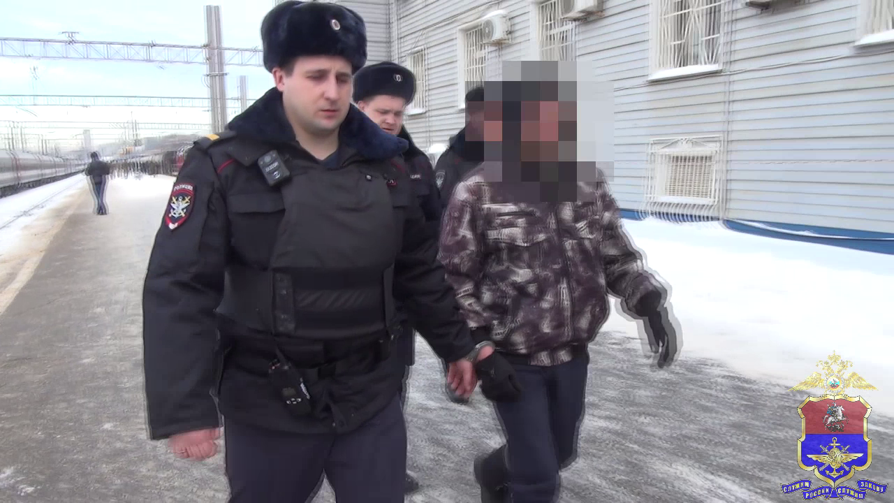 Столичными транспортными полицейскими задержан подозреваемый в убийстве попутчика в электропоезде