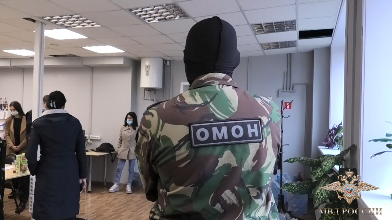 В Иркутской области полицейские задержали участников группы, подозреваемых в коммерческом подкупе на сумму более 50 миллионов рублей