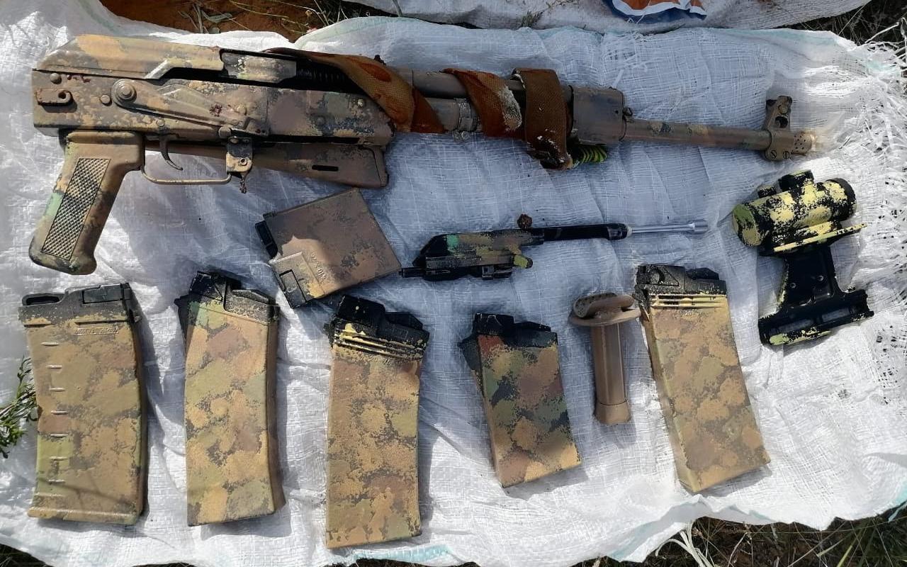После задержания жителя Астраханской области оперативники нашли два зарытых им схрона с оружием