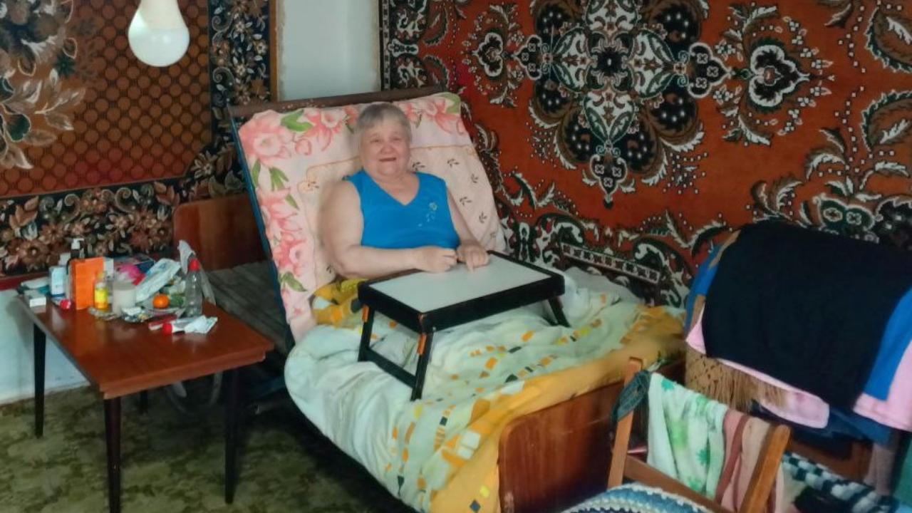 Полицейские вручили российский паспорт маломобильной жительнице Херсонской области