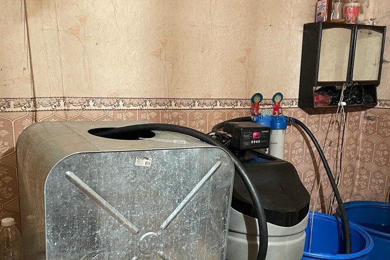 Цех по производству поддельного алкоголя в жилой квартире ликвидировала полиция Курганской области