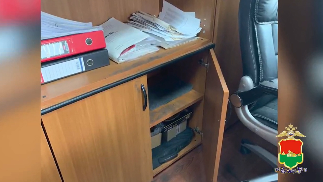 В Брянской области задержаны грузчики, похитившие сейф работодателя с 931 тысячей рублей