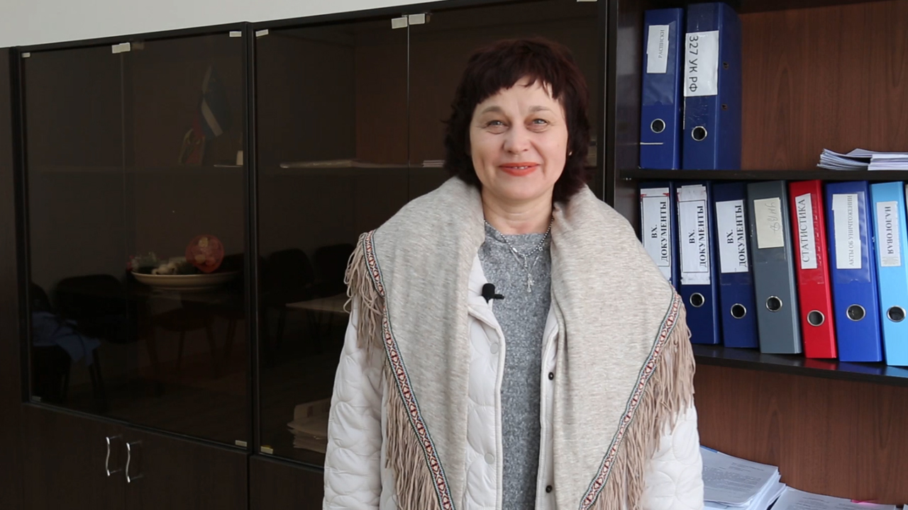 В Тюмени полицейские продлили разрешающие документы на проживание гражданке Казахстана