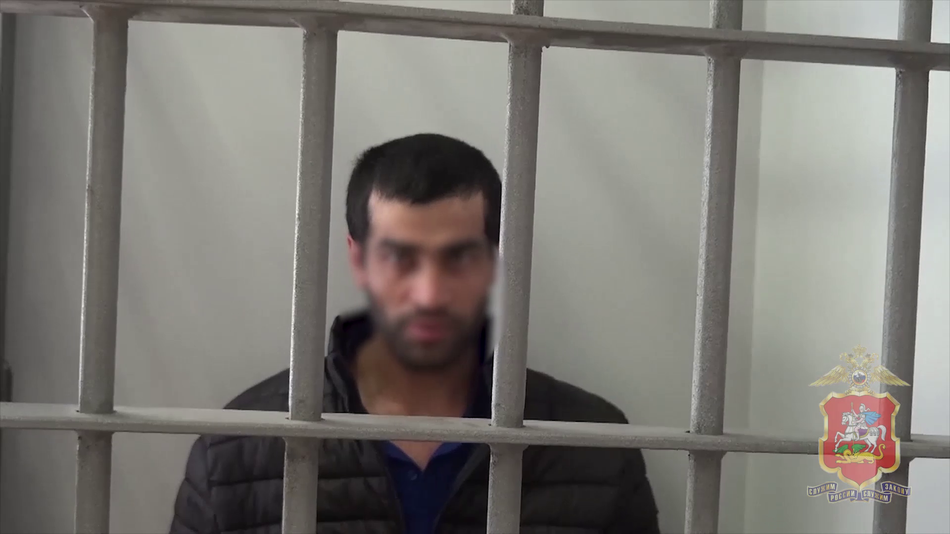 В подмосковных Химках полиция задержала иностранца, пытавшегося ограбить девушку на автобусной остановке