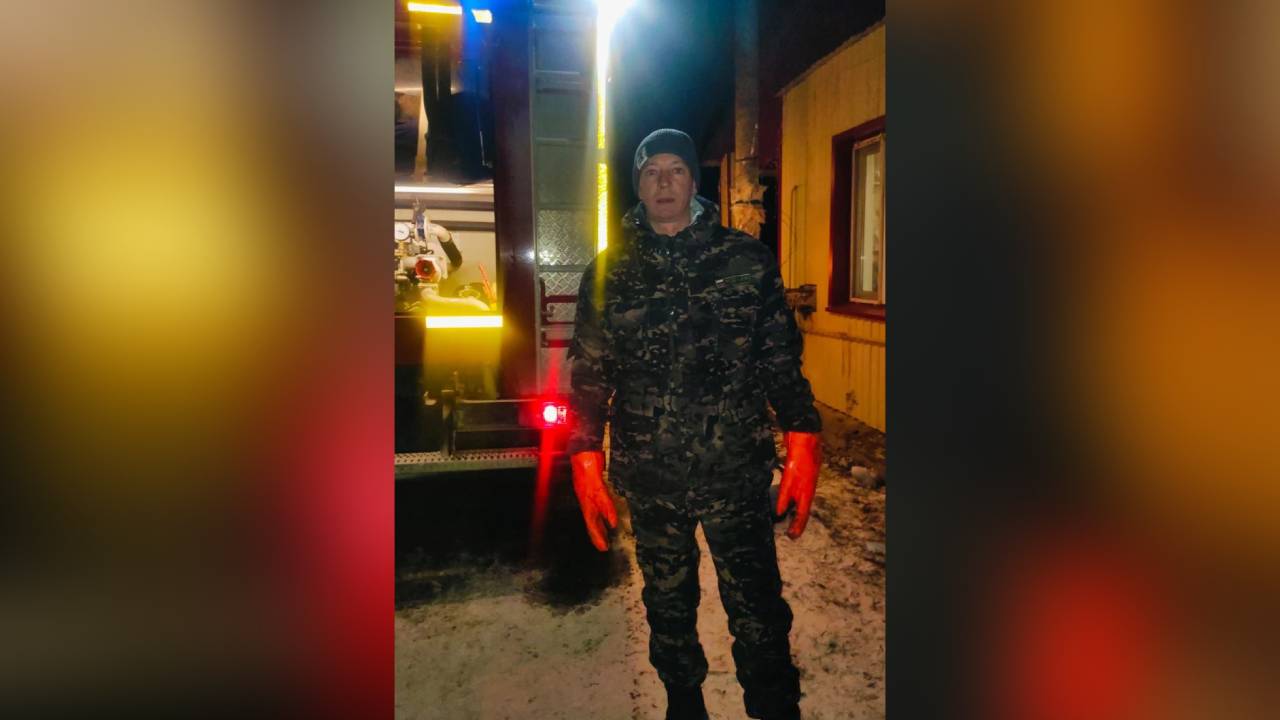 В селе Кинзелька Оренбургской области сотрудник полиции оказал помощь местным жителям при пожаре