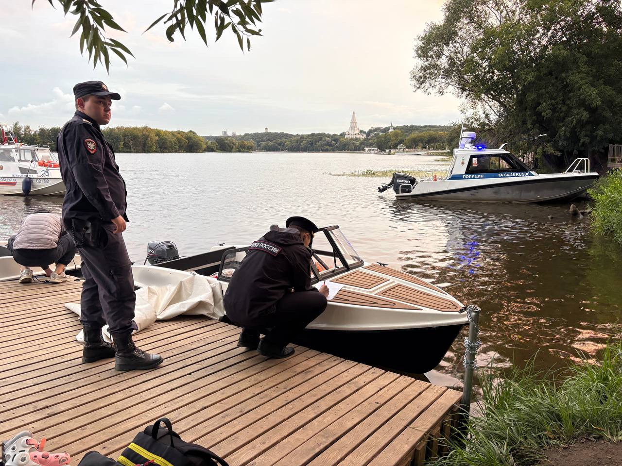 На Москве-реке у музея-заповедника «Коломенское» полиция выявила нелегальный пункт аренды лодок
