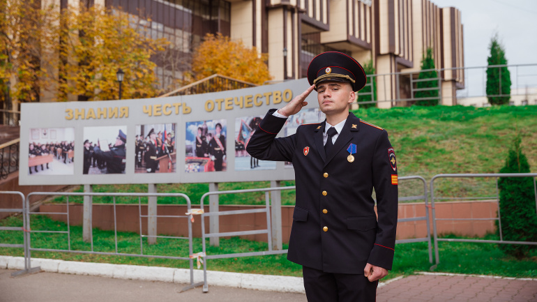 Носи с гордостью медаль