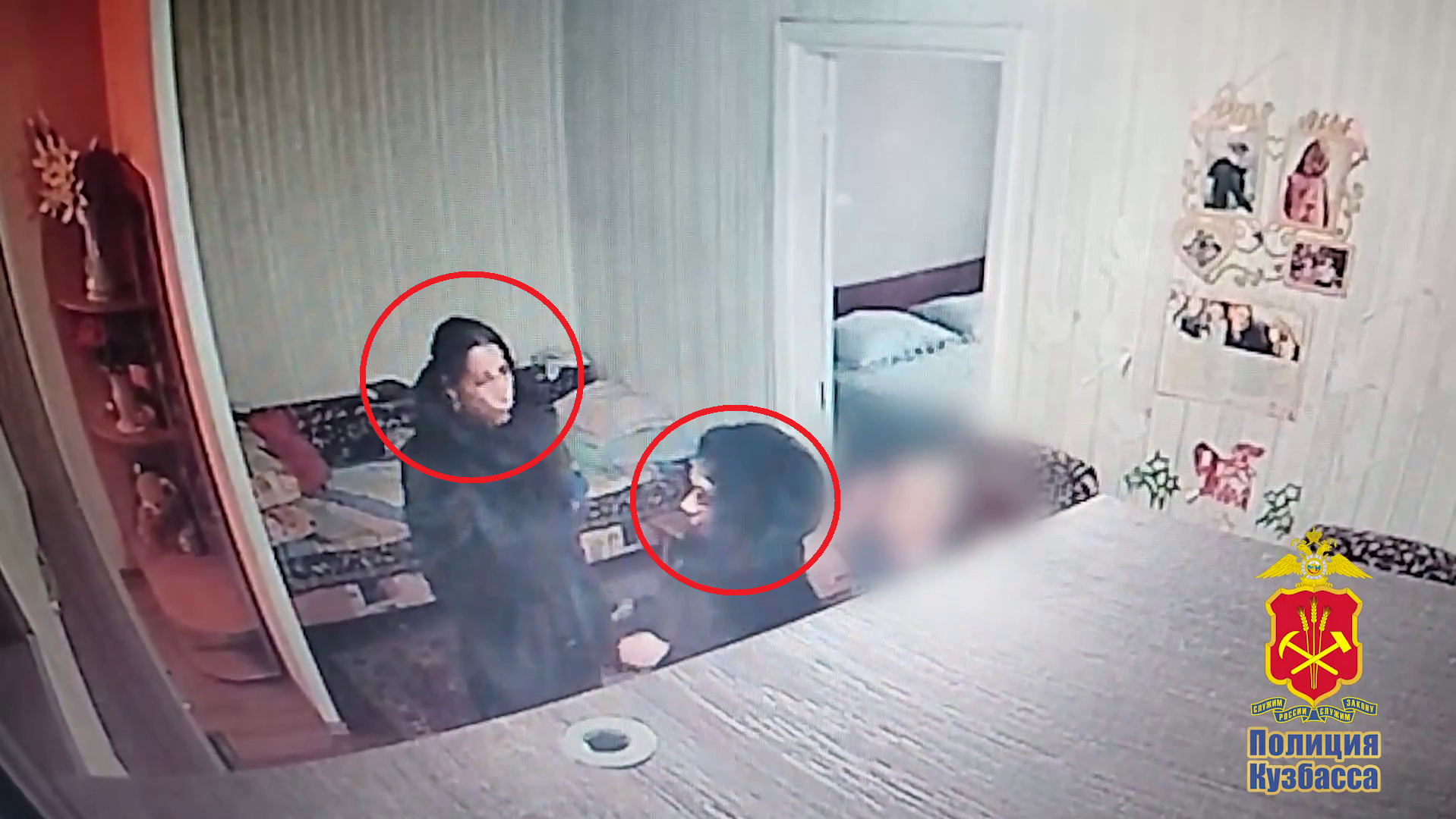 Полицейские Кузбасса задержали двух лжецелительниц, похитивших деньги из квартиры 94‑летней женщины
