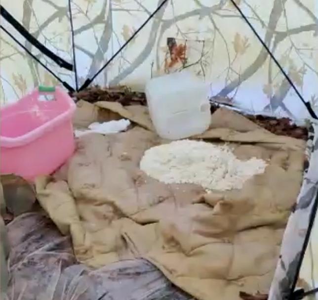 Полицейские Татарстана обнаружили в лесу нарколабораторию, оборудованную в походной палатке