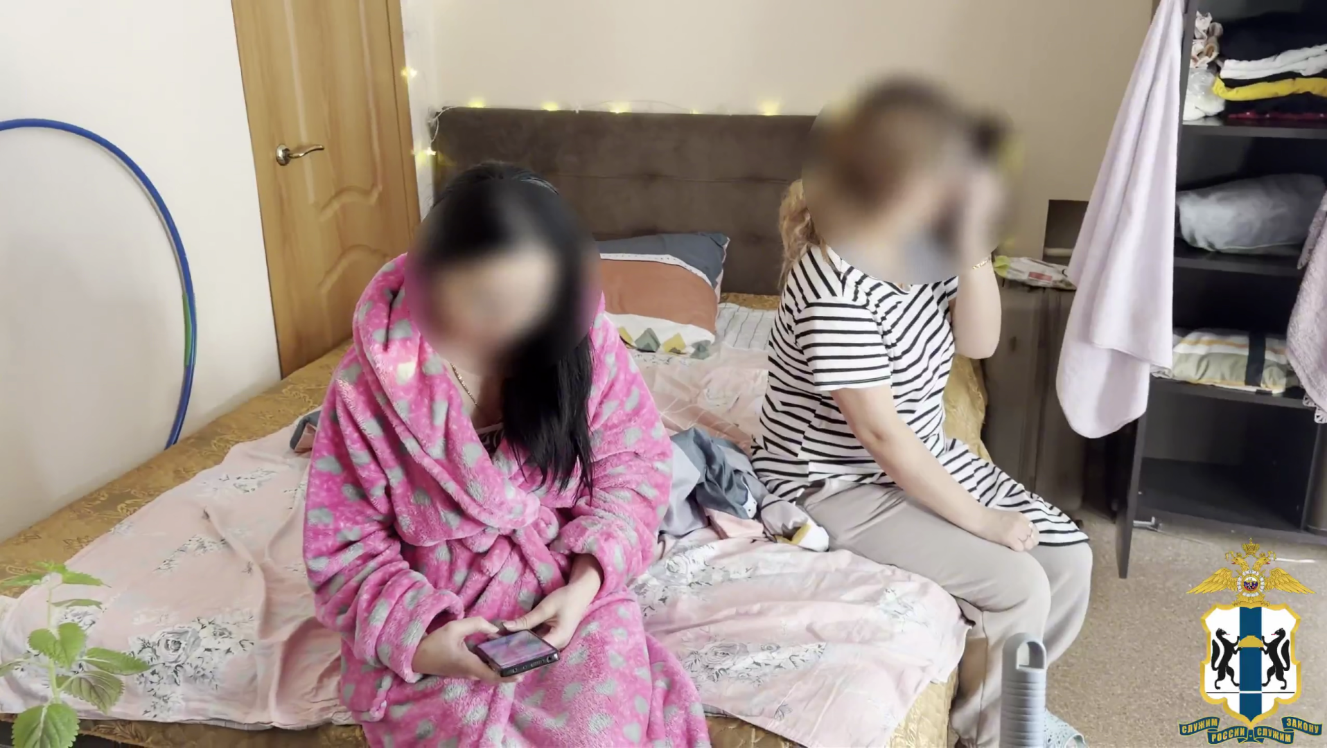 Полиция Новосибирска задержала соседок, открывших в трёх съёмных квартирах интим-салоны с иностранками