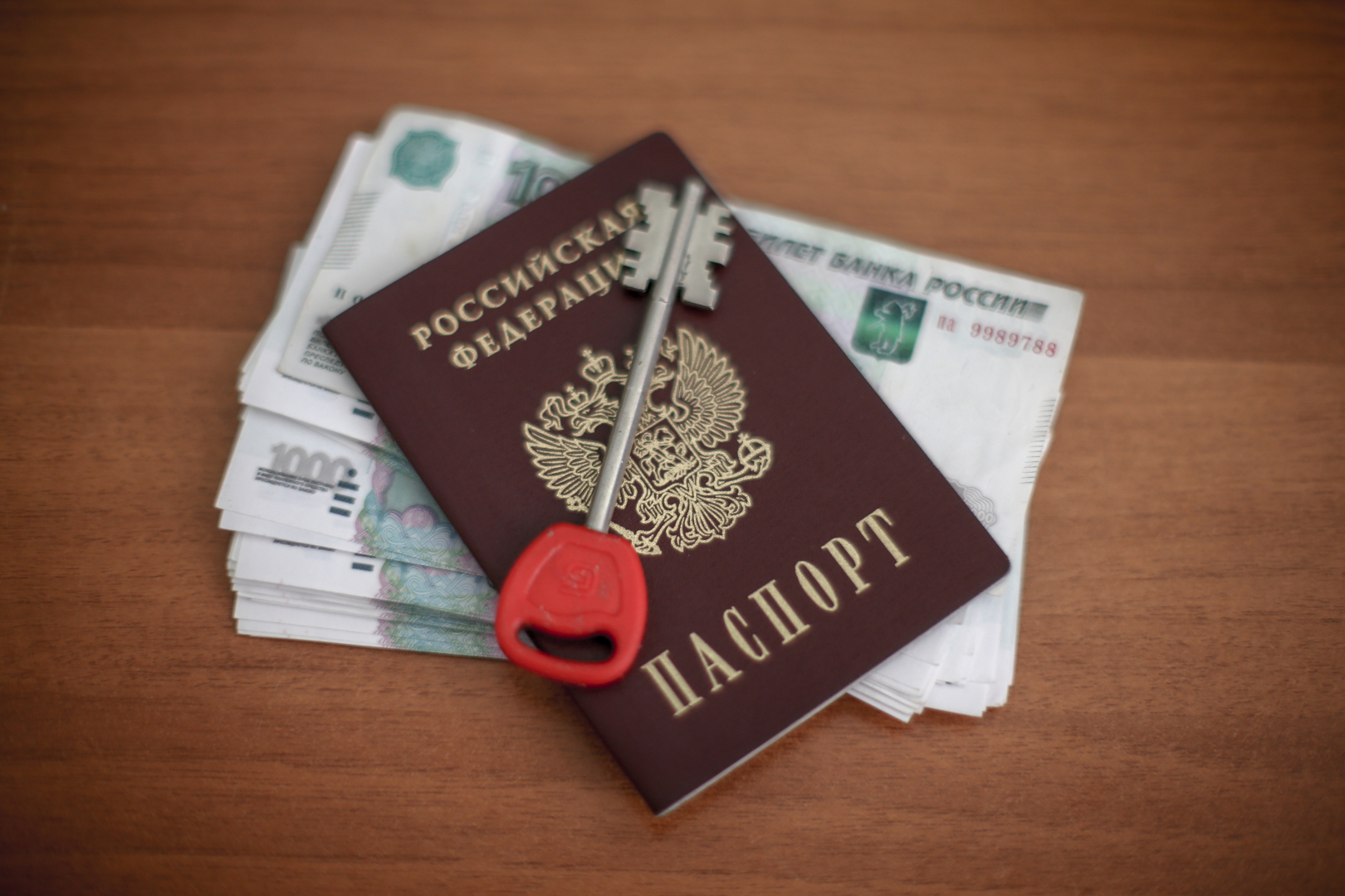 Оперативники задержали двух аферистов, пытавшихся завладеть московской квартирой умершей женщины