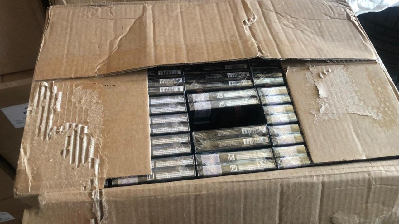 Забайкальские полицейские изъяли свыше 100 тысяч пачек нелегальных сигарет