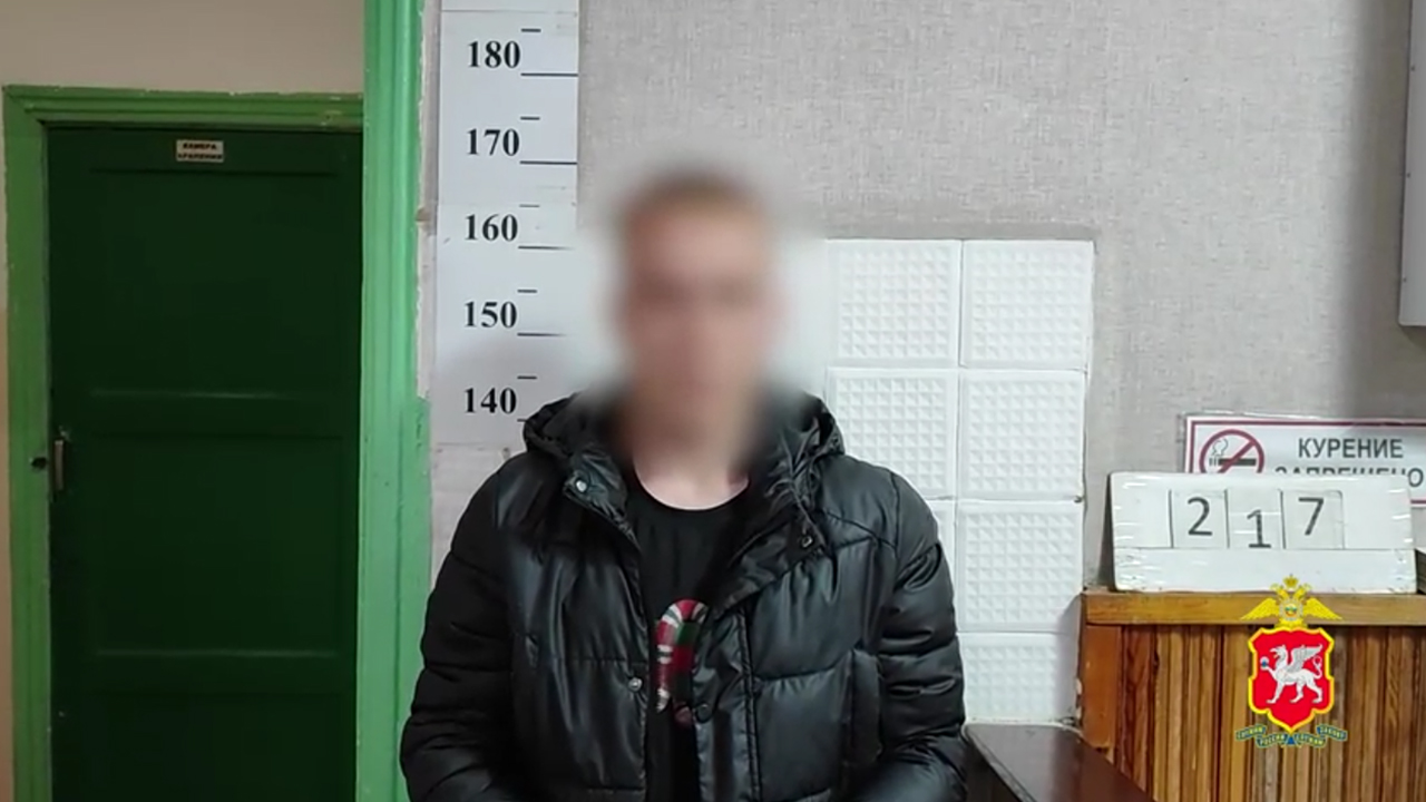 В Симферополе полицейские задержали 19-летнего молодого человека, работавшего на мошенников