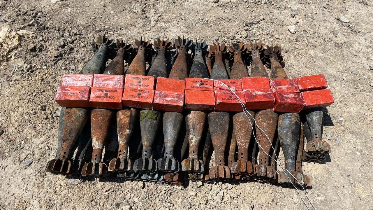 В Херсонской области на дне оросительного канала правоохранители обнаружили схрон с боеприпасами