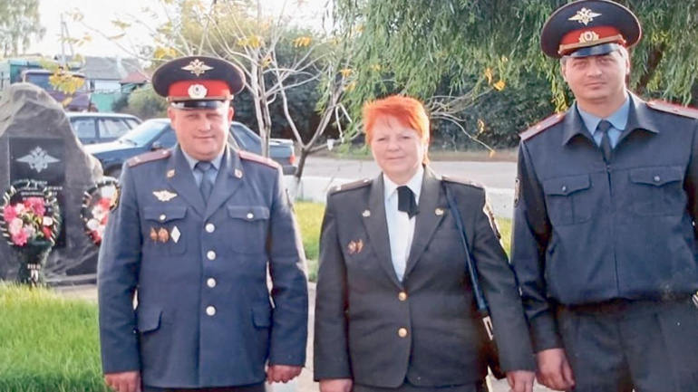 С высоко поднятой головой