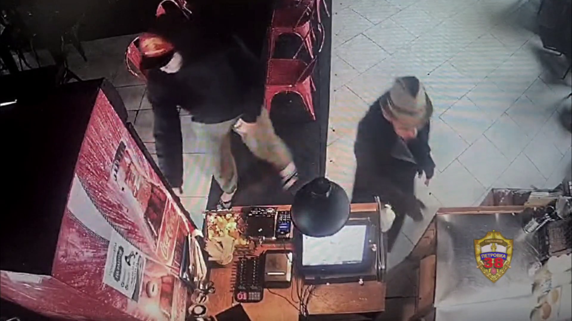 Полицейские Москвы задержали участника кражи денег и продуктов из ресторана на Николоямской улице