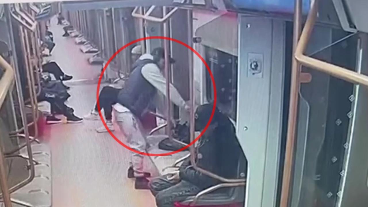 К уголовной ответственности привлечён пассажир метро Москвы за порчу сиденья в вагоне электропоезда