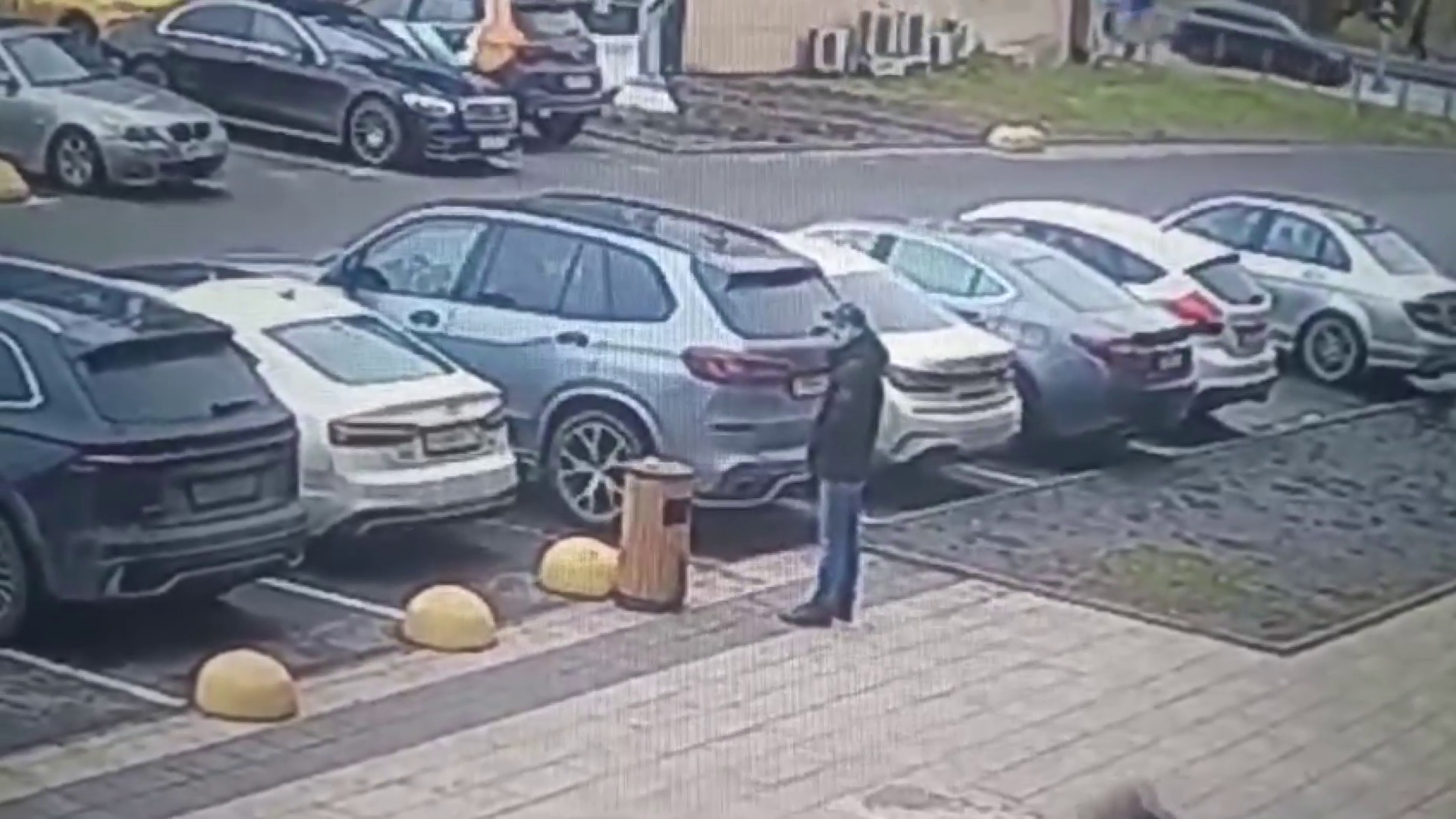 Сыщиками МУРа задержан мужчина, похитивший более 1,3 млн рублей из автомобиля на улице Белая в Москве