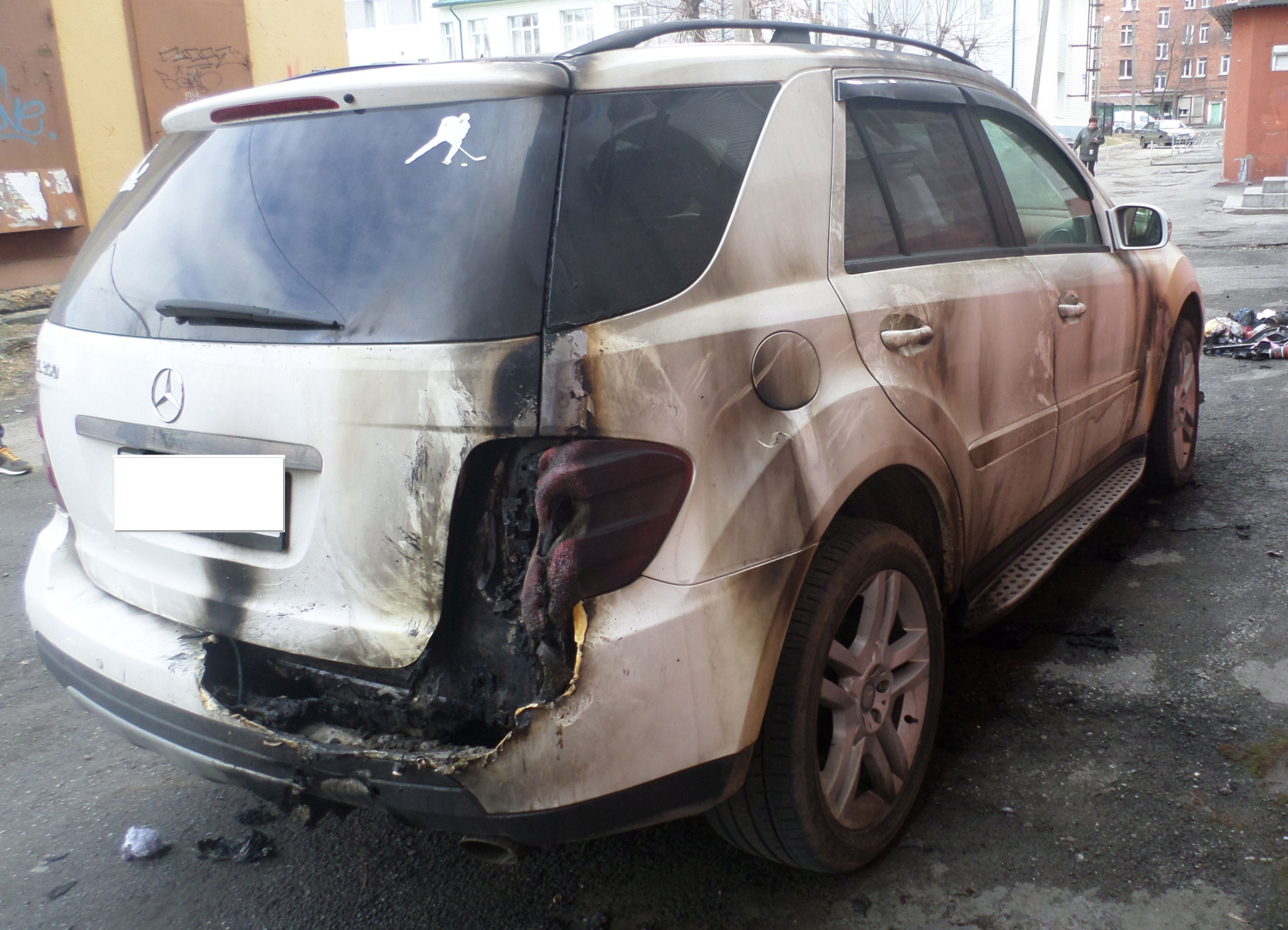 В Нижнем Тагиле полицейские задержали гражданина, который поджёг иномарку своего соперника