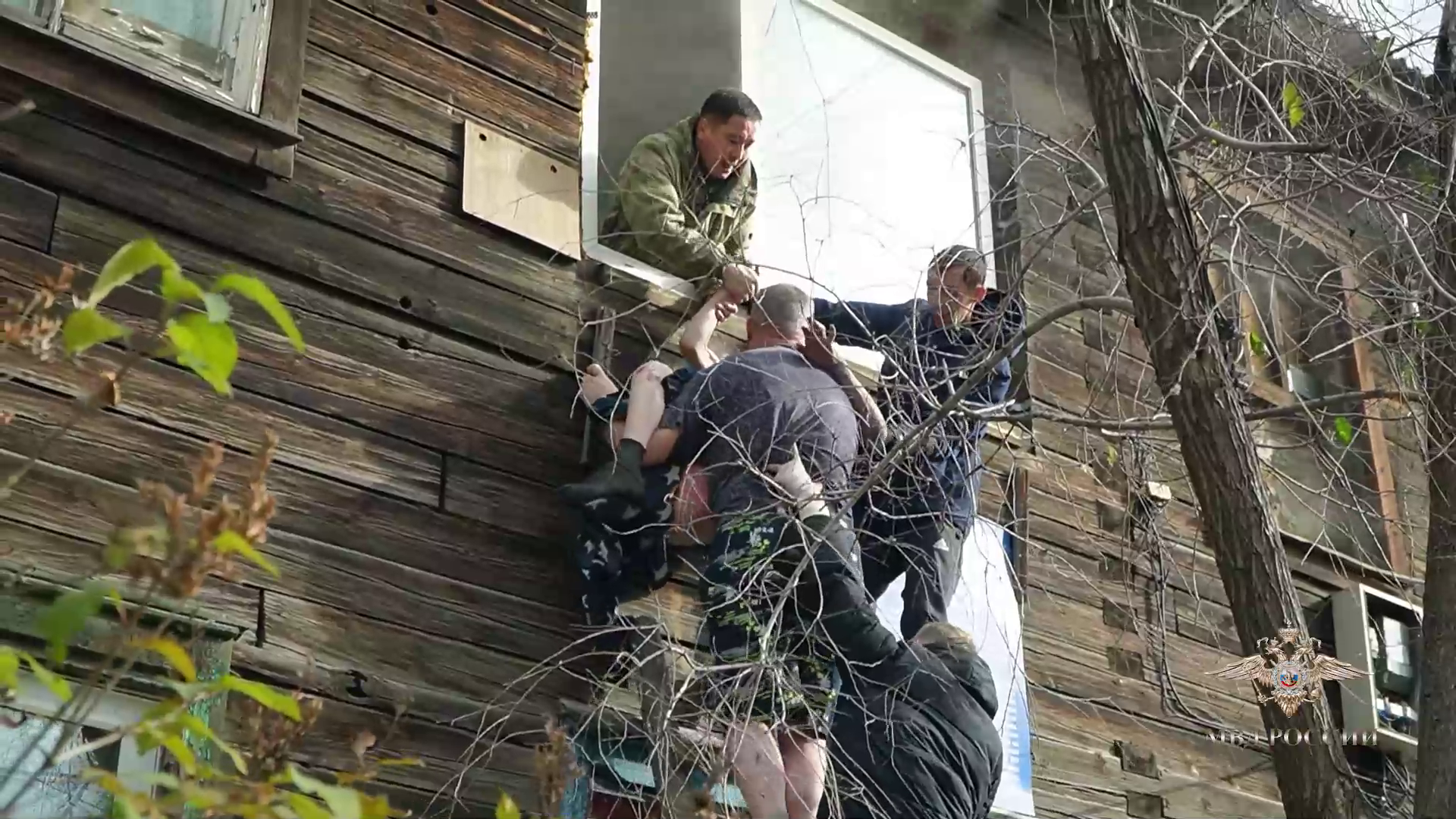 Ирина Волк: В Республике Бурятия госавтоинспектор спас на пожаре пятерых жителей двухэтажного дома