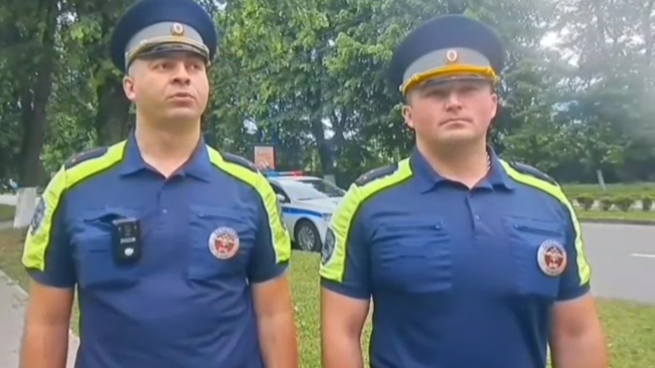 Во Владикавказе инспекторы ДПС помогли доставить в больницу ребёнка, нуждавшегося в помощи