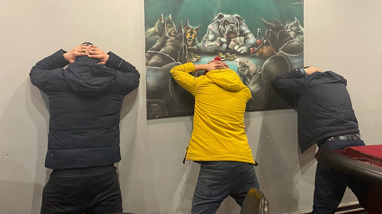 В подпольное казино в центре Иркутска правоохранители и спецназ зашли «без приглашения»